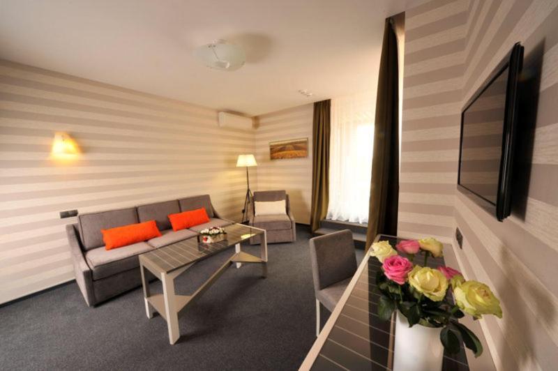 Villa Four Rooms Kharkiv Room photo