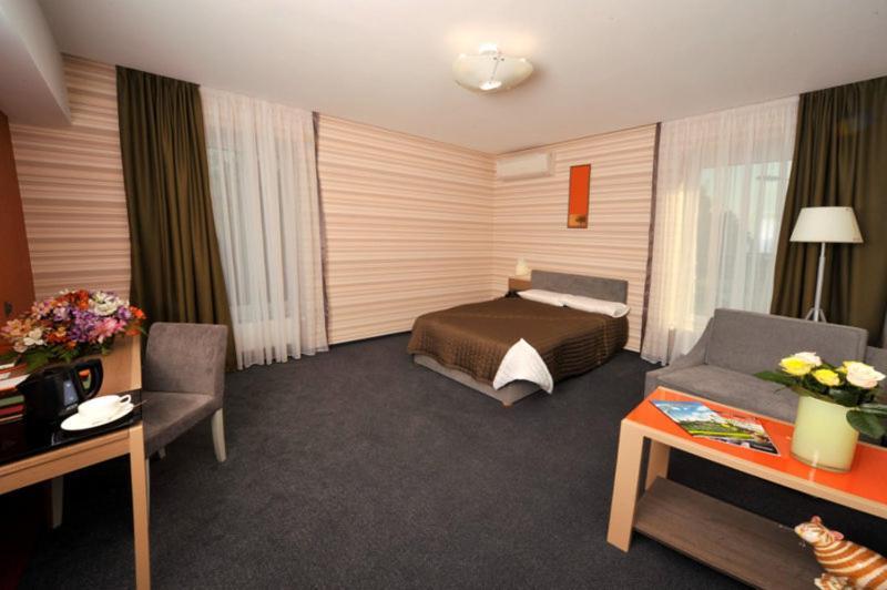 Villa Four Rooms Kharkiv Room photo