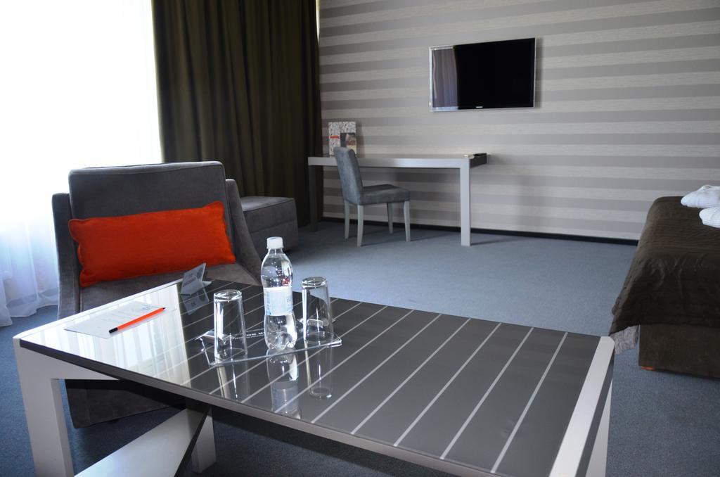 Villa Four Rooms Kharkiv Exterior photo
